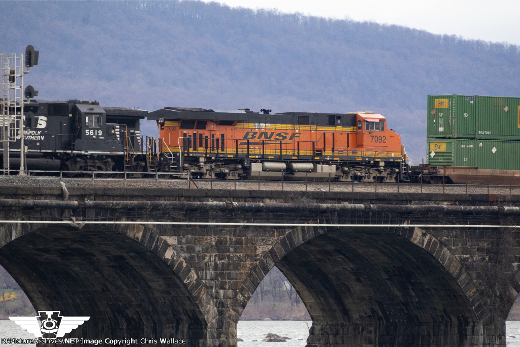 BNSF 7092